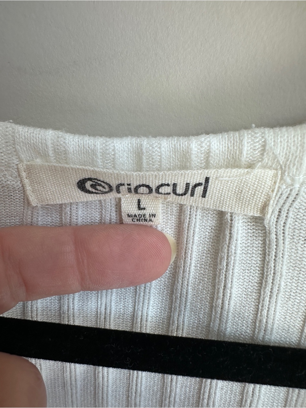 Ripcurl White Ribbed Scoop Cropped Tank - Picture 3 of 6